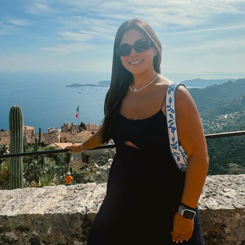 Meet your Posher, Laura